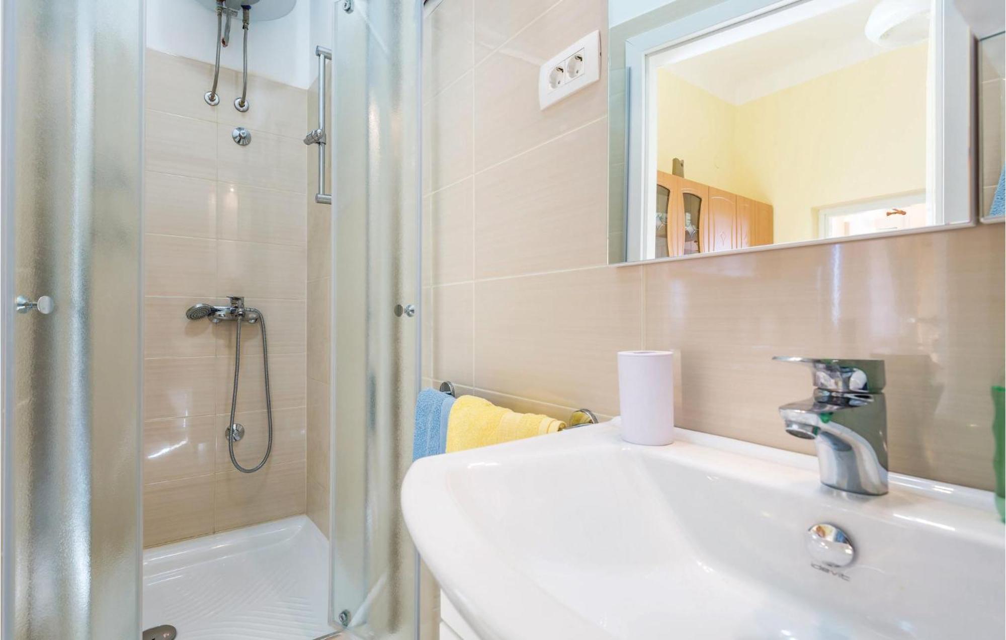 Stunning Apartment In Lovran With Kitchen Ngoại thất bức ảnh