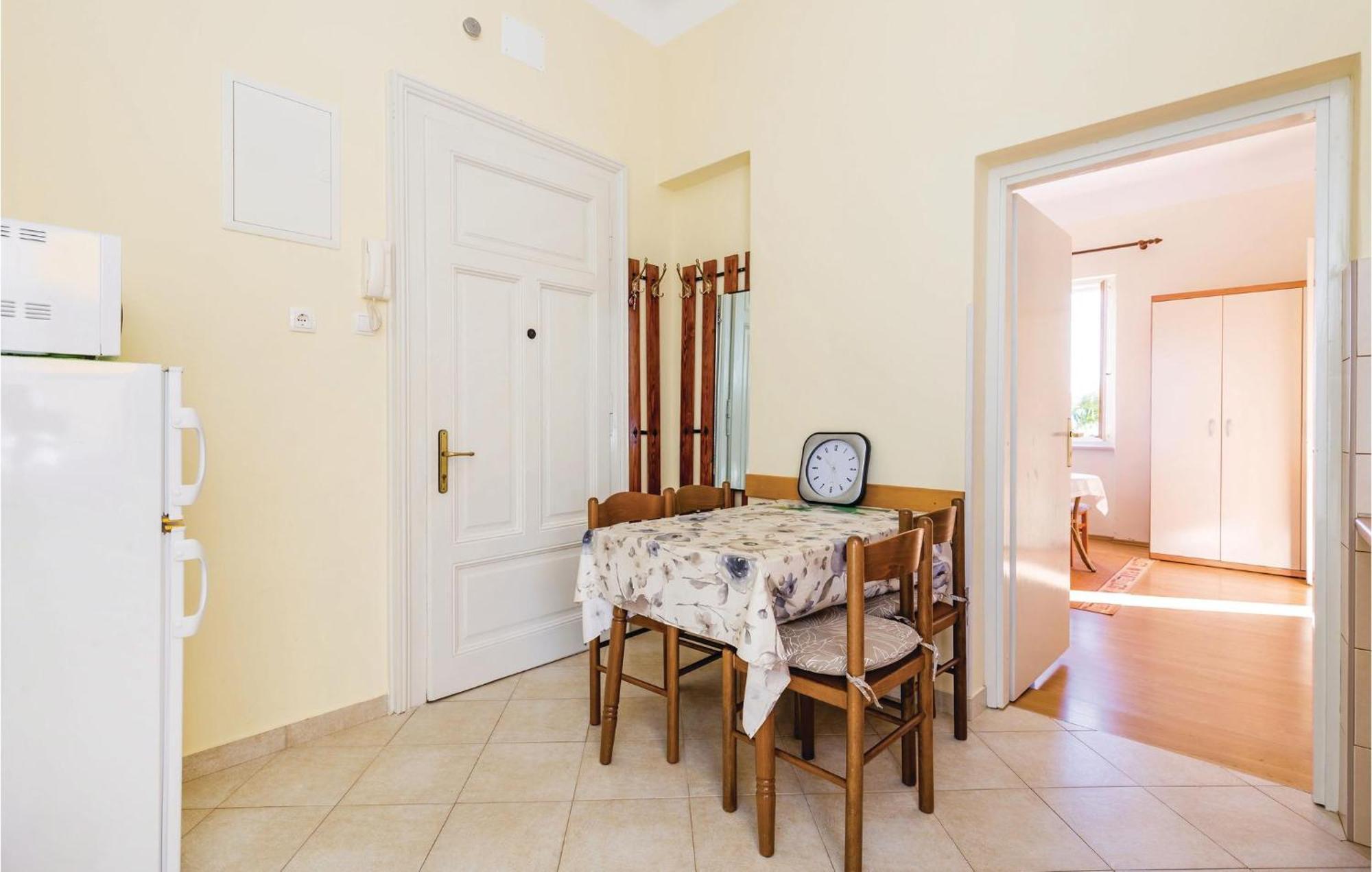 Stunning Apartment In Lovran With Kitchen Ngoại thất bức ảnh