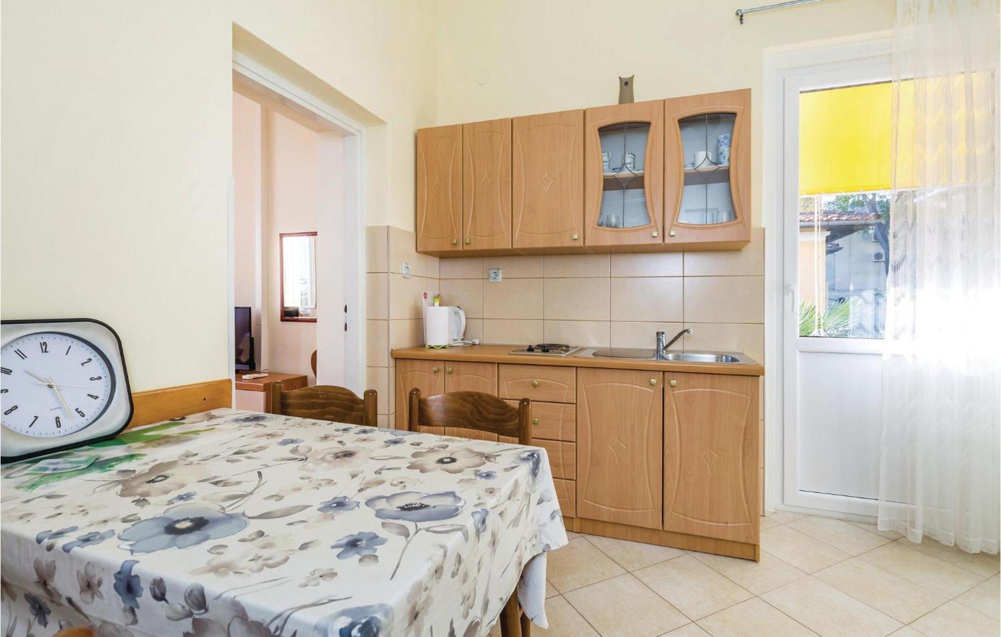 Stunning Apartment In Lovran With Kitchen Ngoại thất bức ảnh