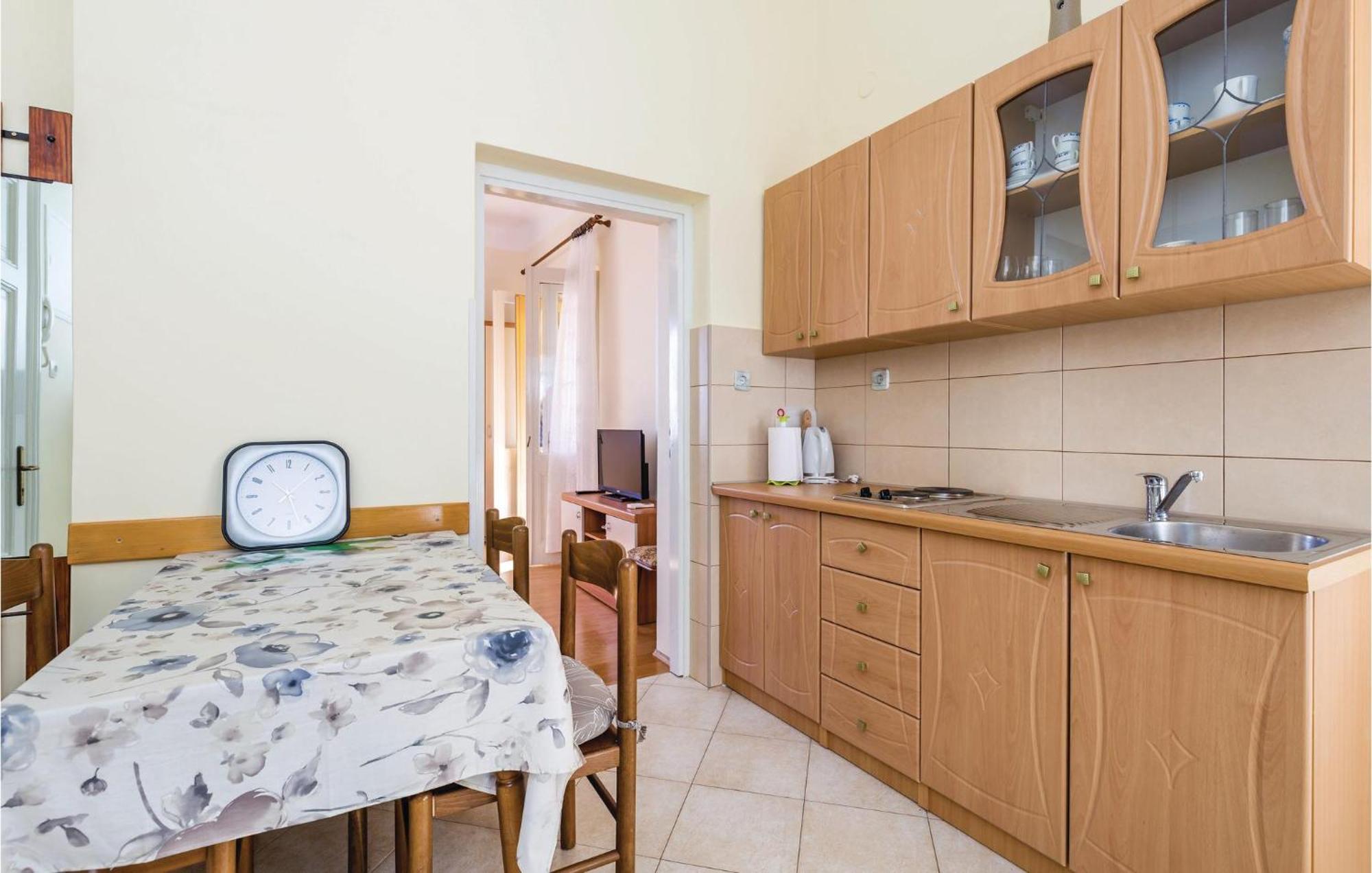 Stunning Apartment In Lovran With Kitchen Ngoại thất bức ảnh